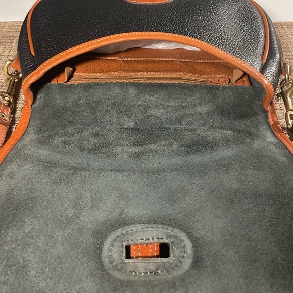 ❤️SOLD❤️ Vintage Dooney & Bourke Black Equestrian Over & Under Bag - Picture 4 of 8